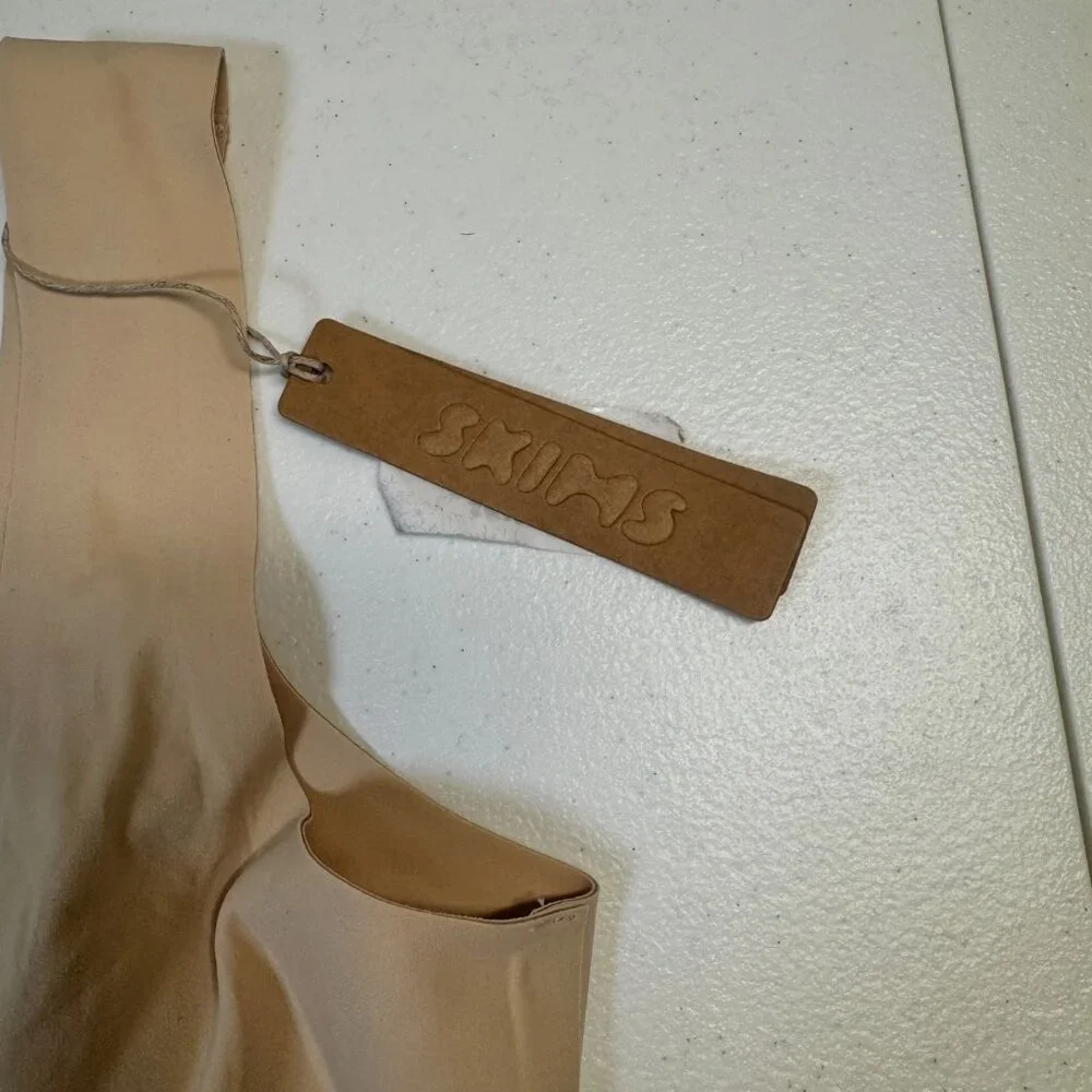 NWT Skims Nude Bra M - DD Women's Bra Intimates Stretchy With Cups Non Wired - Picture 2 of 6